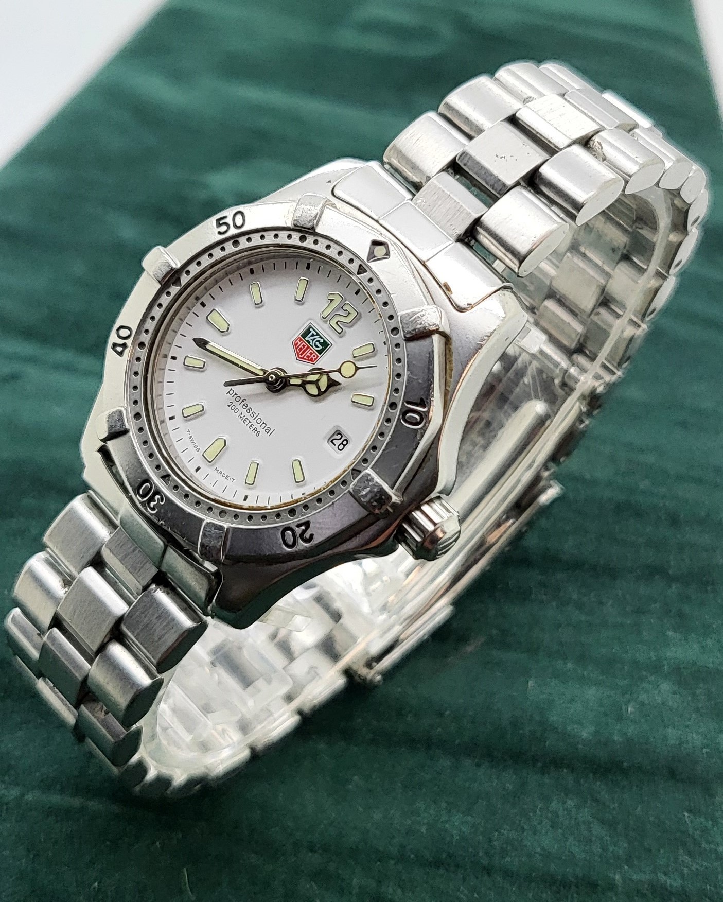 Ladies Tag Heuer Professional 2000. | E.J. Markham and Son Ltd